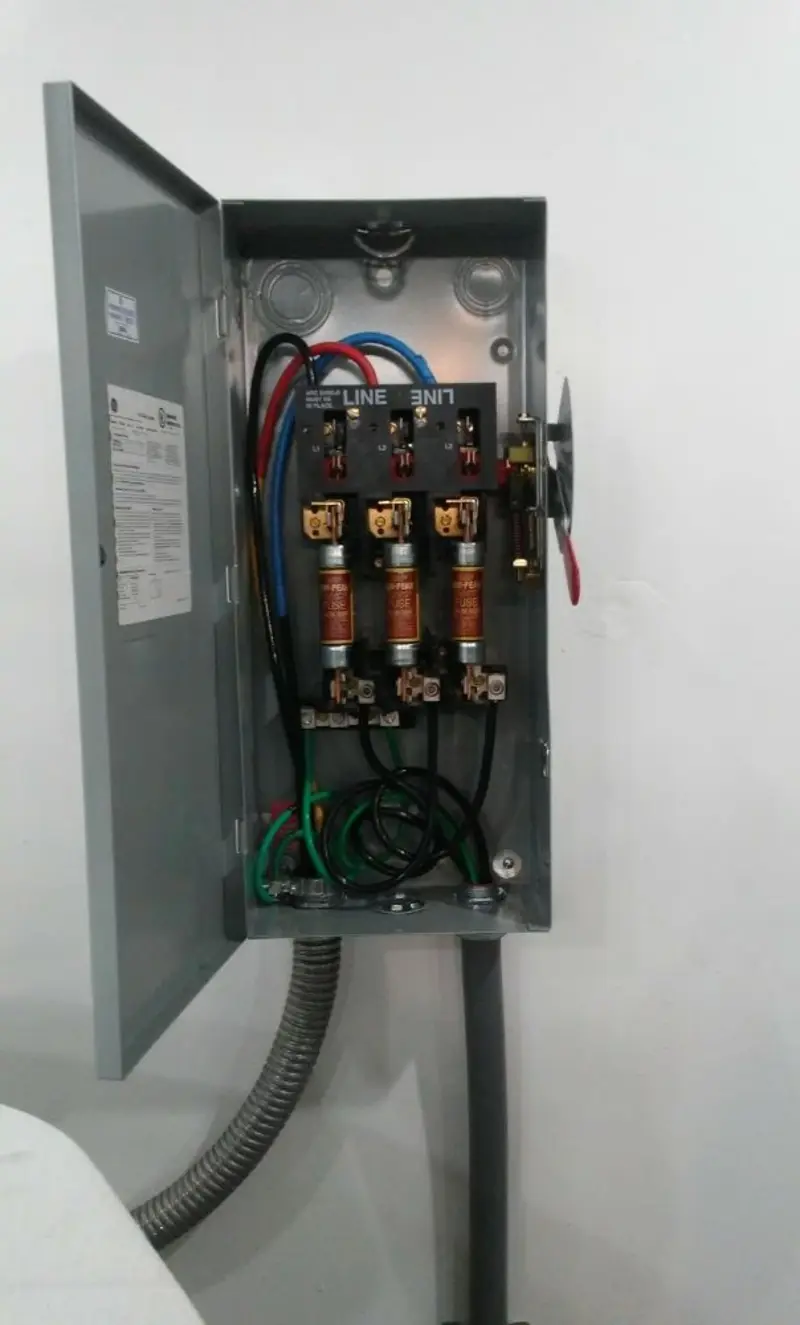 Three-phase disconnect switch installed for Smoke Detector Installation in Ballenger Creek